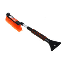 Щетка для уборки снега со скребком, телескопическая ЕРМАК (1/12)